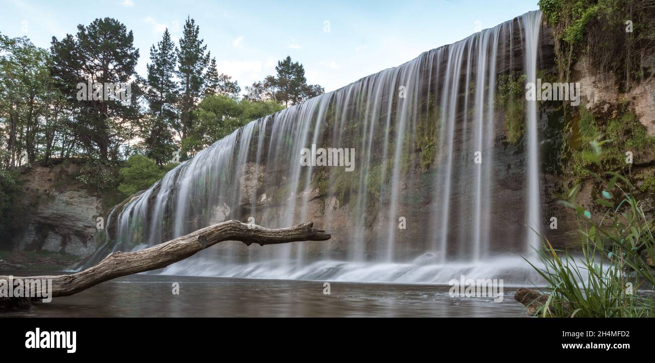 Rere waterfall new zealand hi-res stock photography and images - Alamy