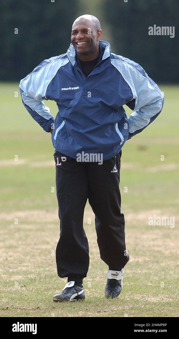 LUTHER BLISSETT  AT PORTSMOUTH TRAINING. PIC MIKE WALKER, 2004 Stock Photo