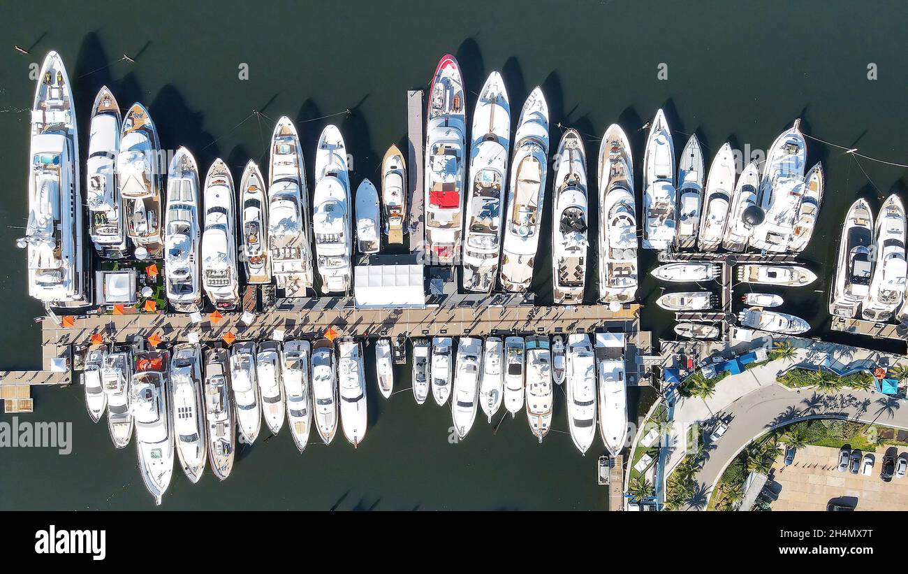 Fort Lauderdale, USA. 31st Oct, 2021. 62nd annual Fort Lauderdale International Boat Show (FLIBS), which will be making waves October 27thC31st at the Bahia Mar Yachting Center (801 Seabreeze Blvd., Fort Lauderdale, FL 33316). Owned by the Marine Industries Association of South Florida (MIASF) and produced by Informa Markets, FLIBS offers the largest in-water presence of boats and marine exhibits. (Photo by Yaroslav Sabitov/YES Market Media/Sipa USA) Credit: Sipa USA/Alamy Live News Stock Photo