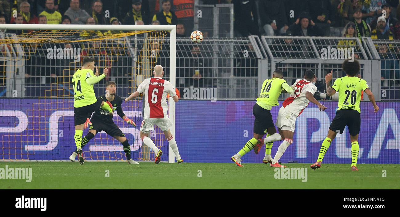 Dortmund, Deutschland. 03rd Nov, 2021. firo: 03.11.2021, Fuvuball, UEFA Champions League, CL, CHL, season 2021/2022, group stage, BVB, Borussia Dortmund - Ajax Amsterdam goal to 1: 2 by HALLER, Ajax Credit: dpa/Alamy Live News Stock Photo