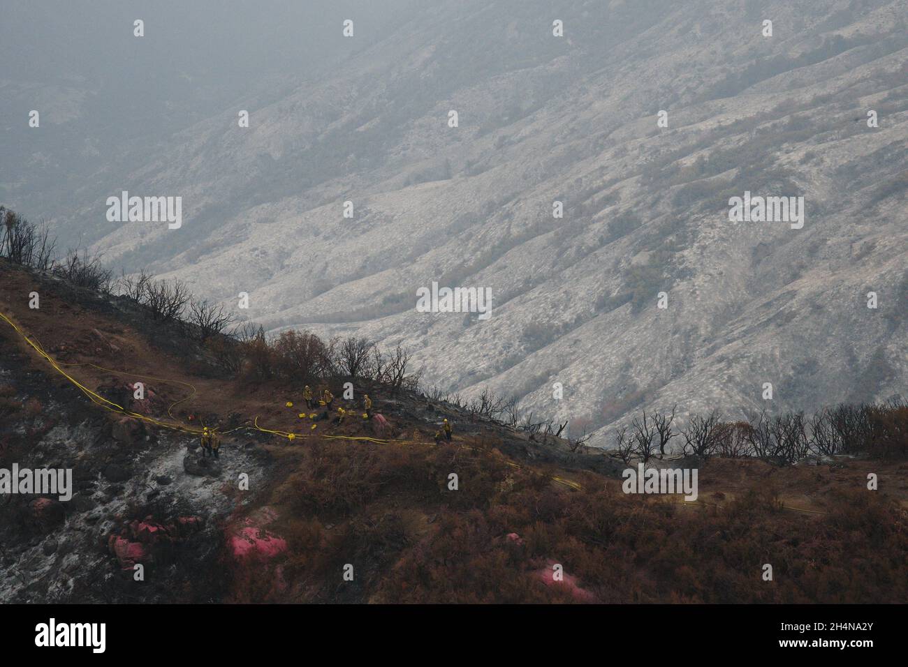 Three Rivers, California, United States. 29th Sept, 2021.  Firefighters working Paradise RidgeKNP Complex wildfire in Sequoia & Kings Canyon National Parks, Three Rivers, California. A fire, beginning with a lightning strike September 9, 2021, burned over 88-thousand acres in the Sequoia and Kings Canyon National Parks including part of an historic grove of giant sequoia trees. Stock Photo