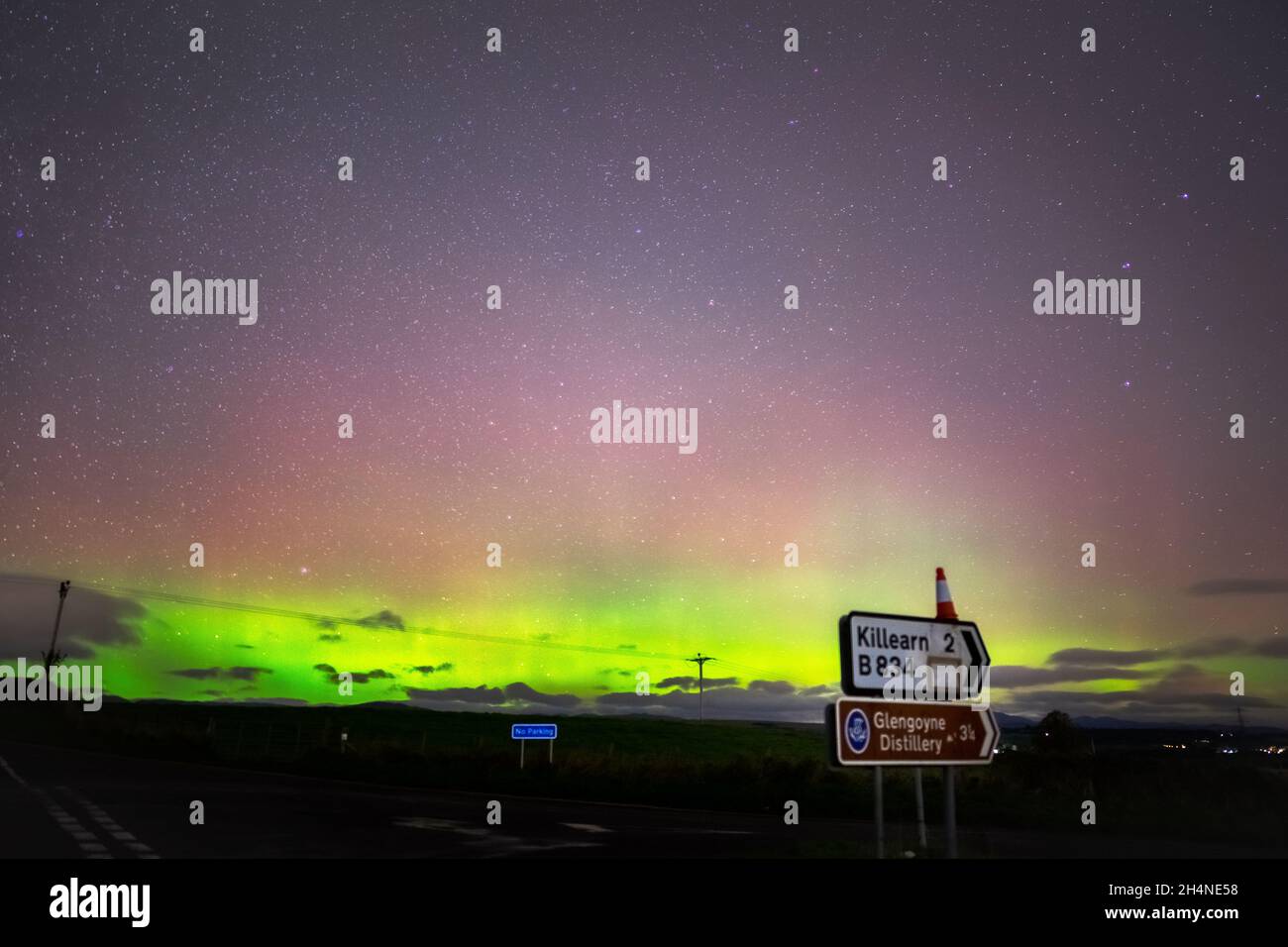 Croftamie , Scotland, UK. 4th November, 2021. captured near croftamie just outside bearsden the aurora borealis lit up the sky  tonight  in a magical show Credit: glaphoto/Alamy Live News Stock Photo