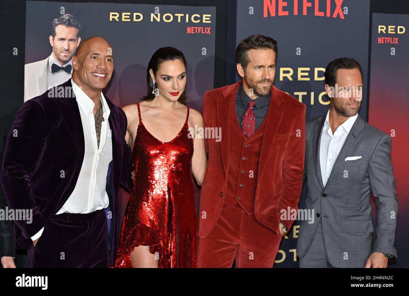 LOS ANGELES, USA. November 03, 2021 Dwayne Johnson, Gal Gadot, Ryan(00)