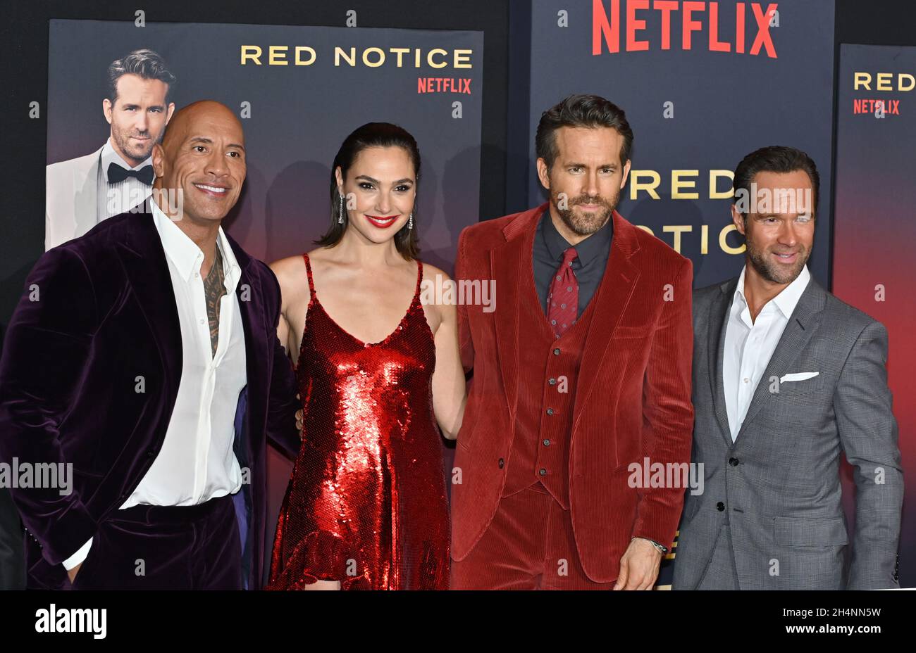 Red Notice' Premiere: Dwayne Johnson and Ryan Reynolds on Friendship – The  Hollywood Reporter