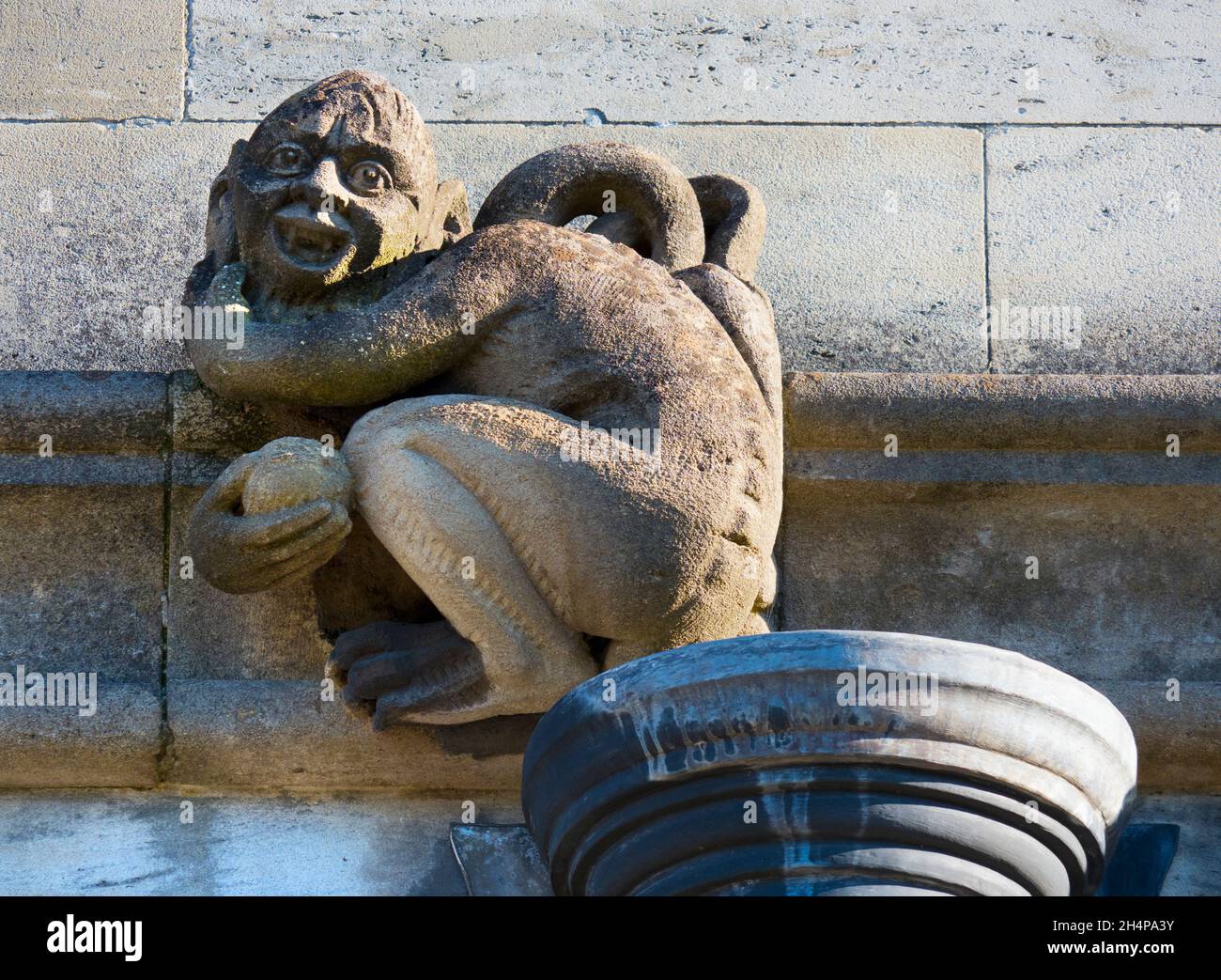 Gargoyles of Magdalen. Magdalen is one of the largest and oldest of the Oxford University Colleges. It also has its very own quirky and imaginative fa Stock Photo