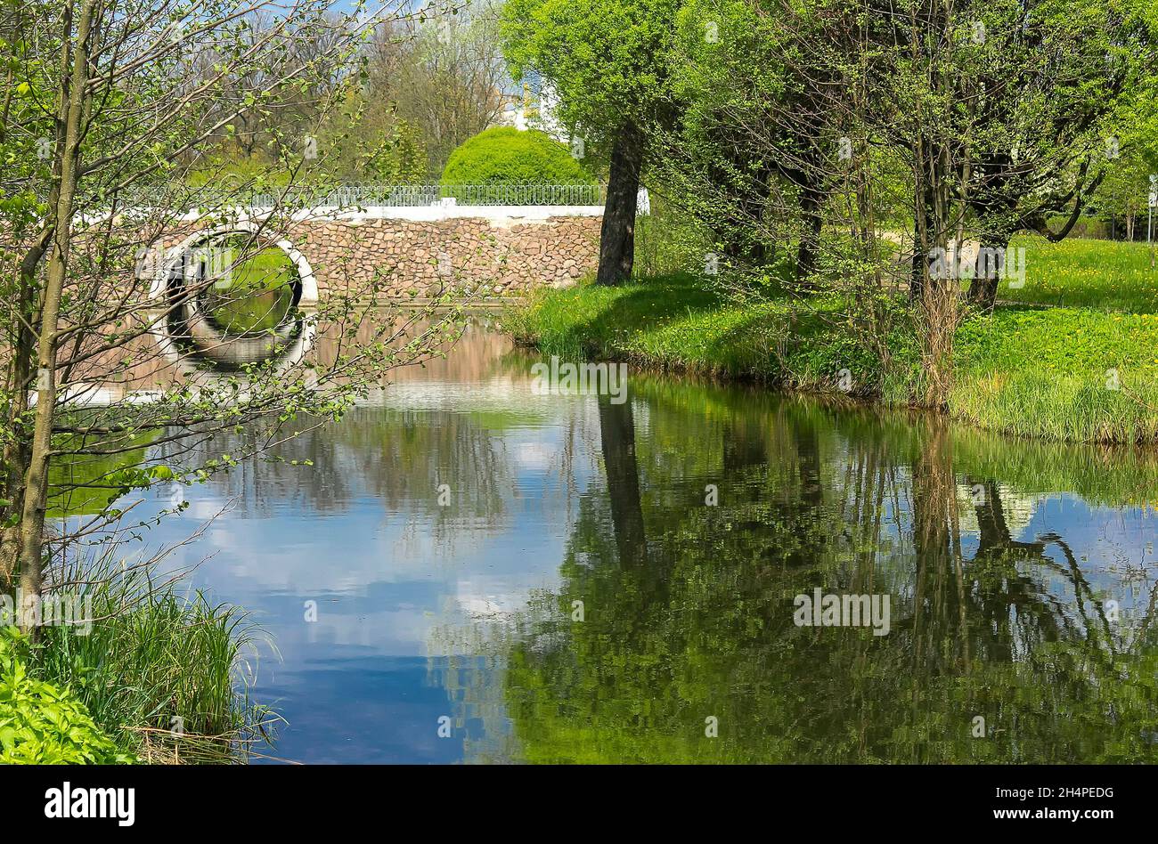 Stone bridge railing hi-res stock photography and images - Alamy