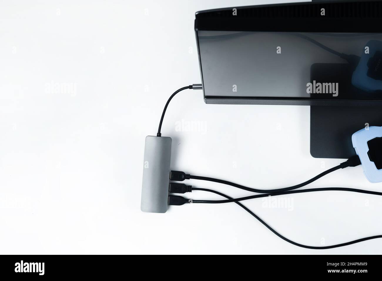 Adapter with connection of external hard drives connected to a