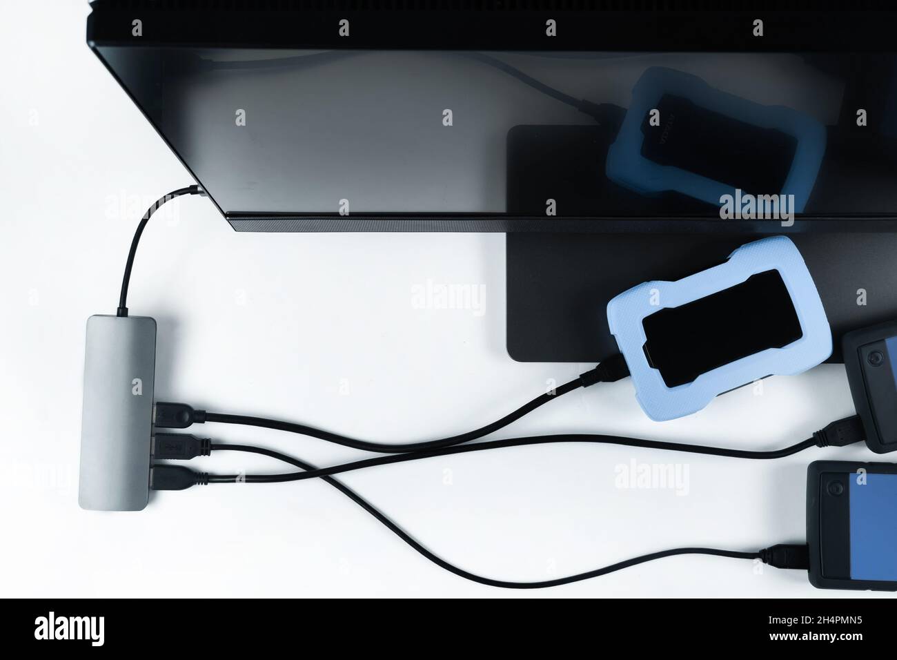 Adapter with connection of external hard drives connected to a