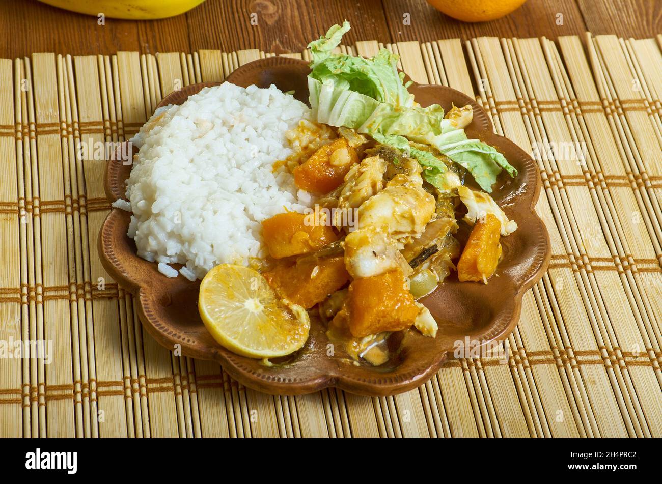 Poisson aigre doux a l'ananas, Fish in Sweet and Sour Sauce Stock Photo -  Alamy