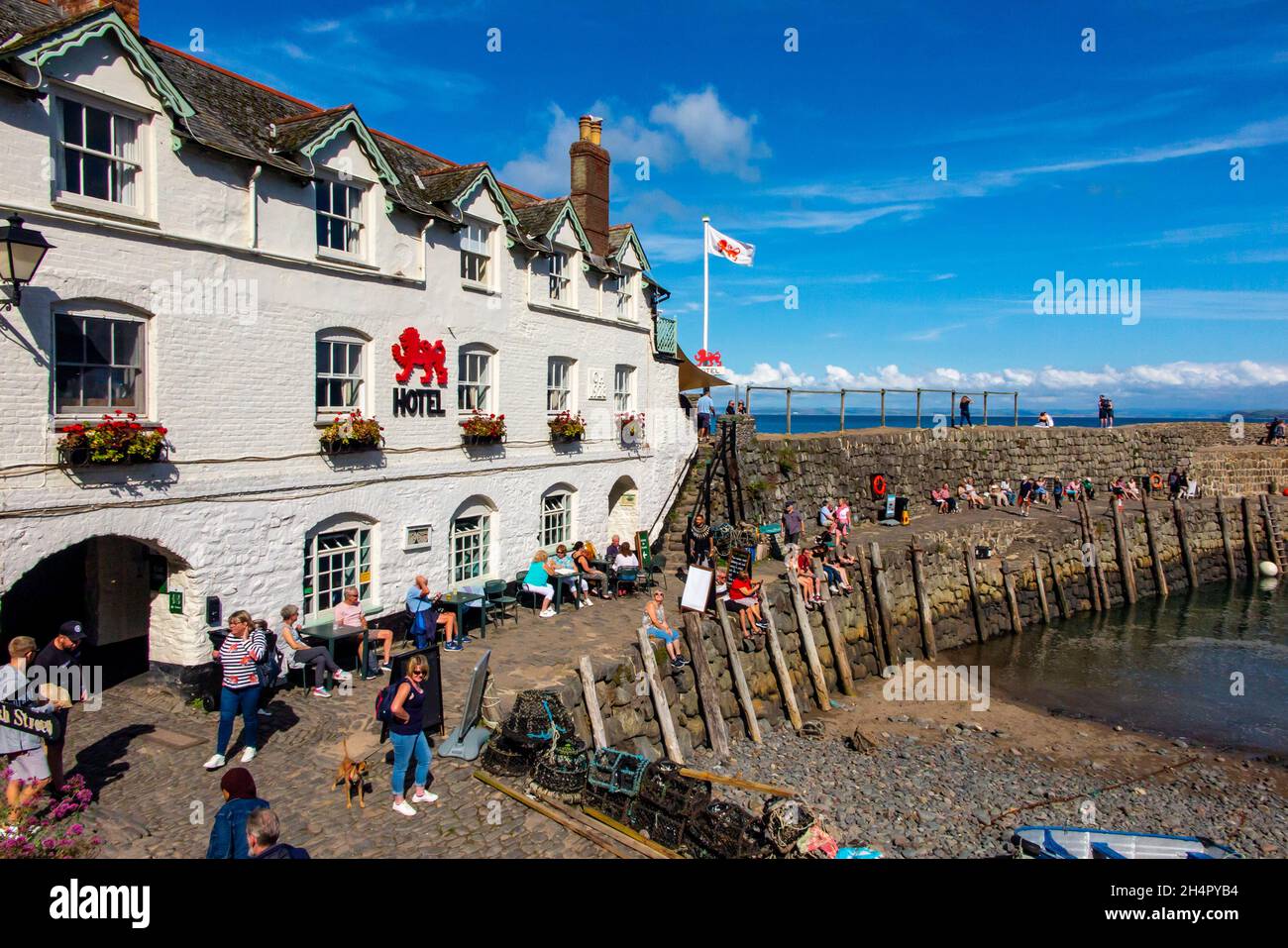 Red Lion Hotel in Clovelly a harbour village overlooking Bideford Bay and the Bristol Channel in North Devon England UK Stock Photo