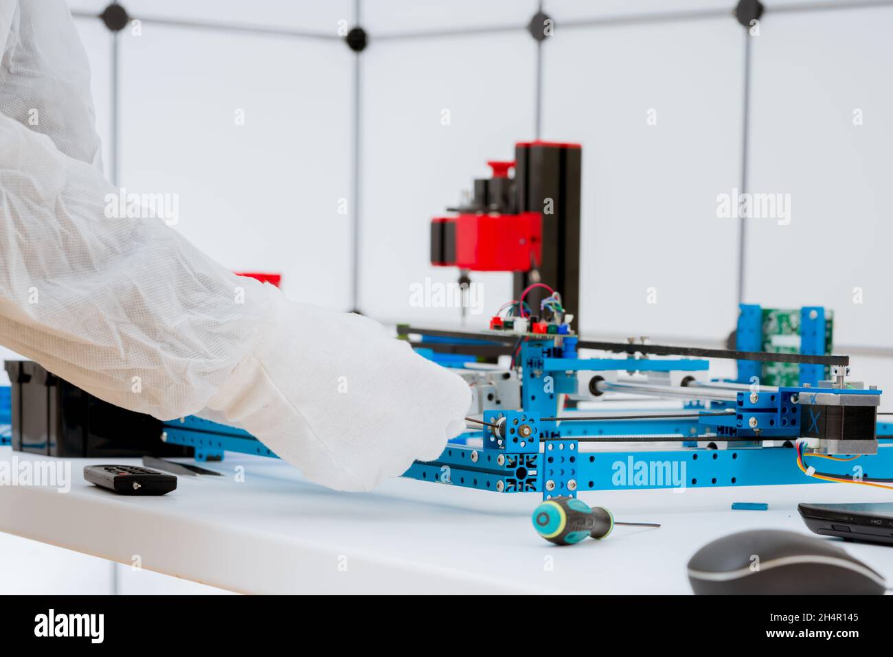 Assembling CNC Laser Cutting Machine for Precision Medical Equipment