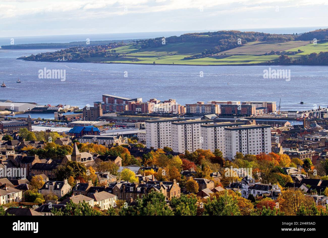 Dundee, Tayside, Scotland, UK. 4th November. UK Weather: A bright and sunny November morning across North East Scotland with temperatures reaching 10°C. A colourful Autumnal landscape view of Dundee city observed from the “Law” the remains of a volcanic sill and is the highest view point in the city. Credit: Dundee Photographics/Alamy Live News Stock Photo