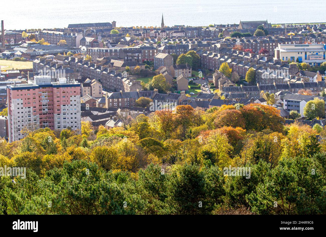 Dundee, Tayside, Scotland, UK. 4th November. UK Weather: A bright and sunny November morning across North East Scotland with temperatures reaching 10°C. A colourful Autumnal landscape view of Dundee city observed from the “Law” the remains of a volcanic sill and is the highest view point in the city. Credit: Dundee Photographics/Alamy Live News Stock Photo