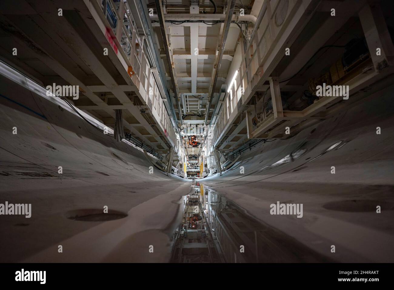 One of the two tunnelling machines at the south portal HS2 align ...