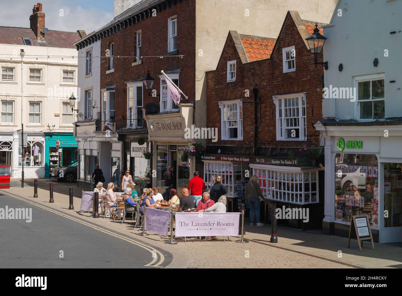 Knaresborough, view in summer of people sitting at cafe tables in Market Place in the scenic North Yorkshire town of Knaresborough, England, UK Stock Photo