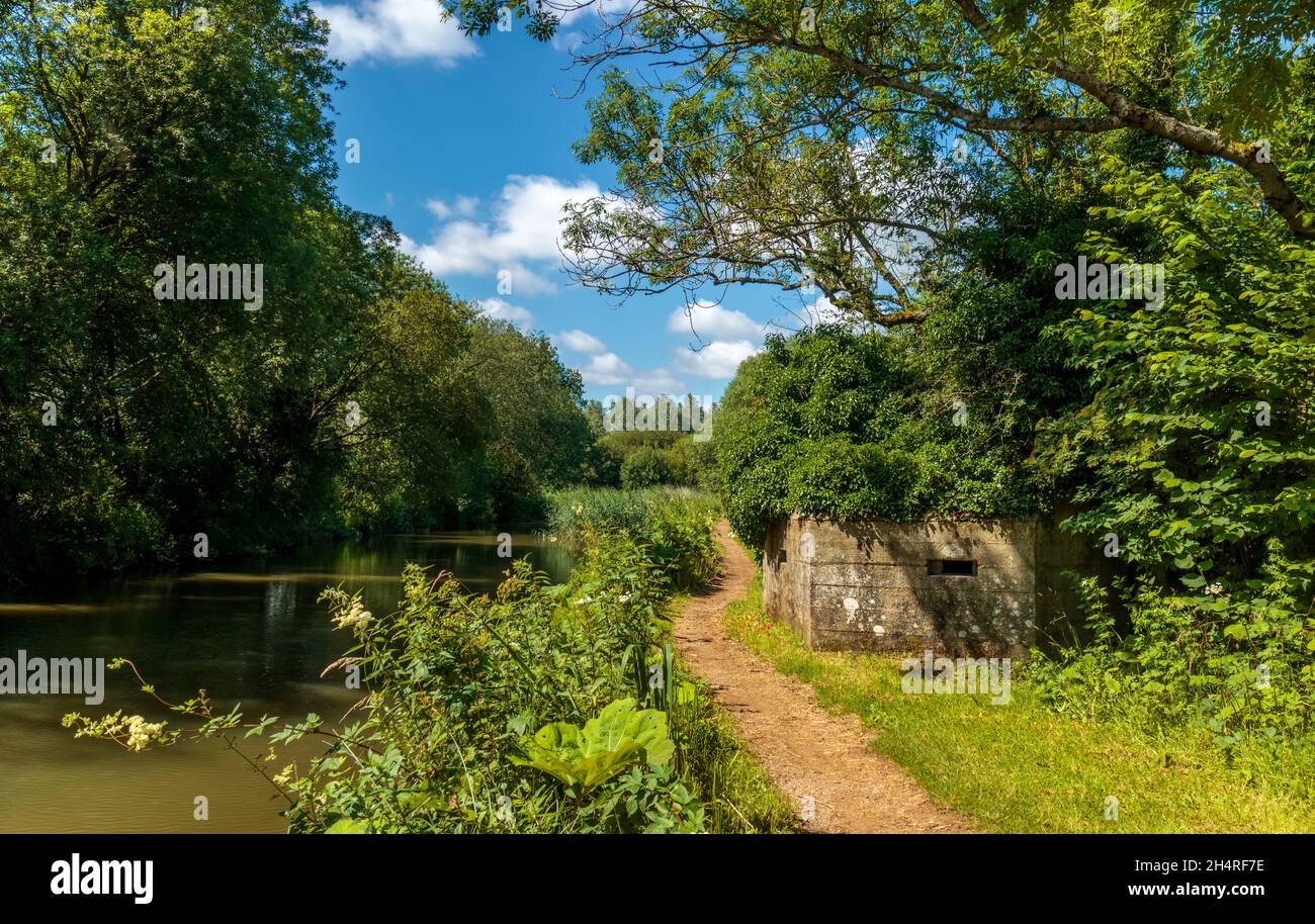 Scenic walk along the Kennet and Avon Canal Stock Photo