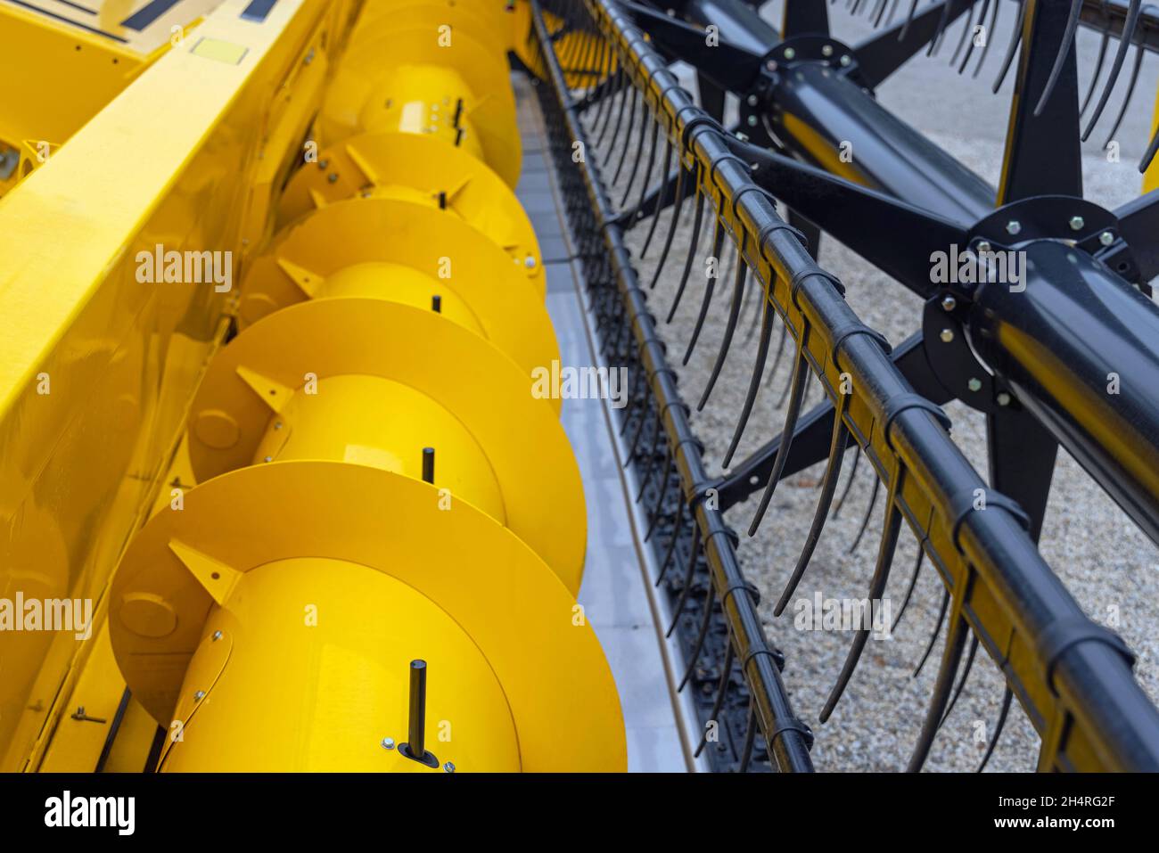 Yellow combine harvester hi-res stock photography and images - Alamy