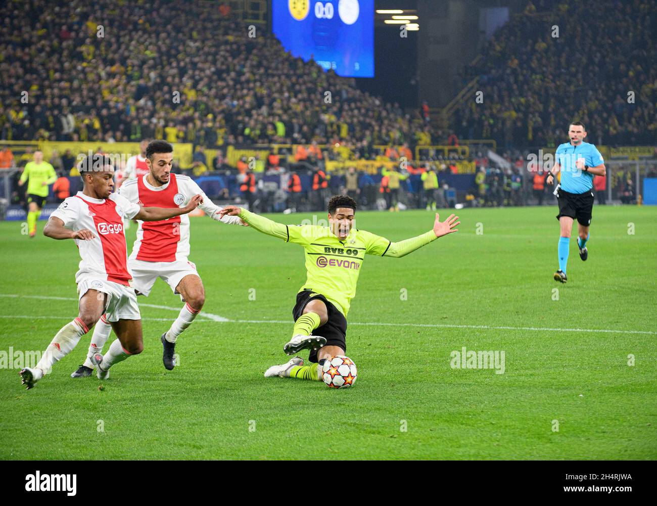 Noussair MAZRAOUI (Ajax) fouls Jude BELLINGHAM r. (DO) in the penalty area after VAR gives it penalty, action, duels, l. Jurrien TIMBER (Ajax) Soccer Champions League, preliminary round 4th matchday, Borussia Dortmund (DO) - Ajax Amsterdam, on November 3rd, 2021 in Dortmund/Germany. Â Stock Photo