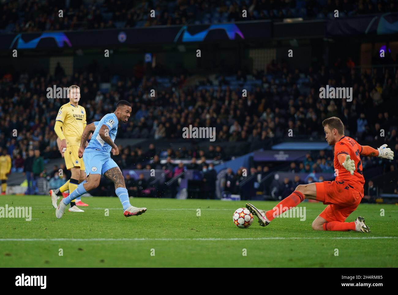 Manchester, UK. 03rd Nov, 2021. Gabriel Jesus of Man City shot is saved by Goalkeeper Simon Mignolet of Club Brugge during the UEFA Champions League match between Manchester City and Club Brugge at the Etihad Stadium, Manchester, England on 3 November 2021. Photo by Andy Rowland. Credit: PRiME Media Images/Alamy Live News Stock Photo