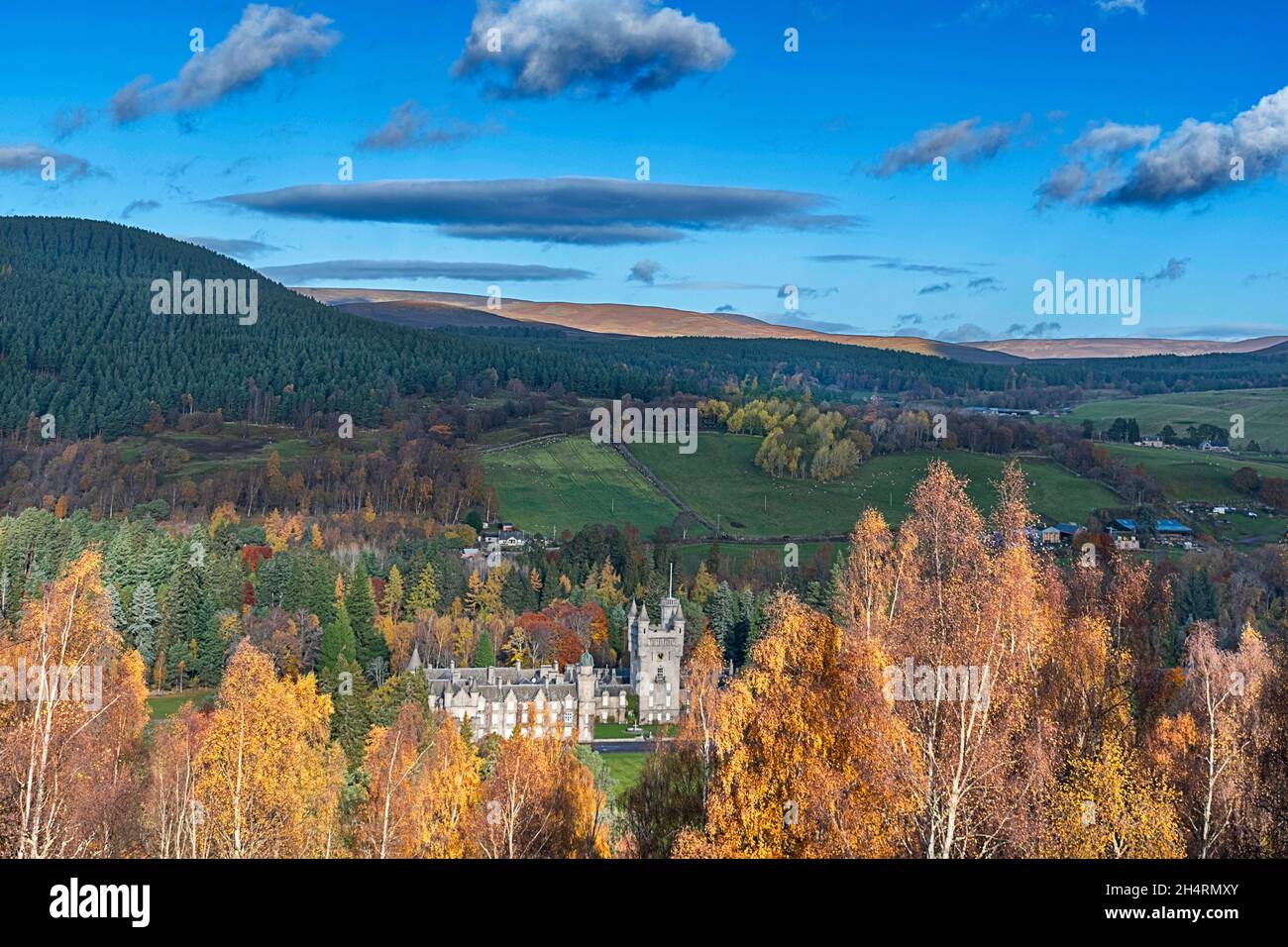 BALMORAL CASTLE ROYAL DEESIDE CRATHIE SCOTLAND CASTLE SURROUNDED BY
