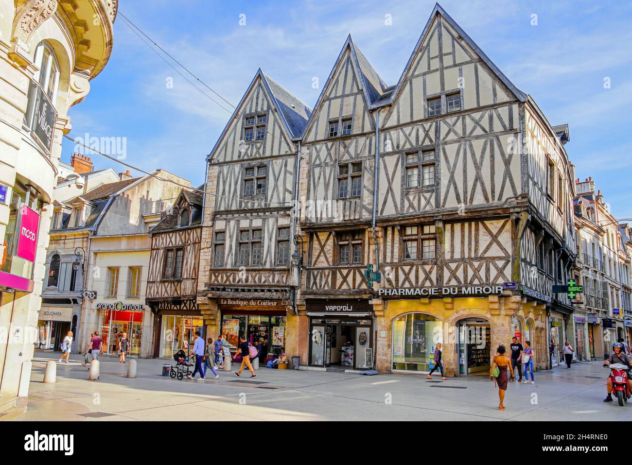 Traditional half-timbered houses in the Old Town of Dijon, Côte d´Or,  Burgundy, France Stock Photo - Alamy