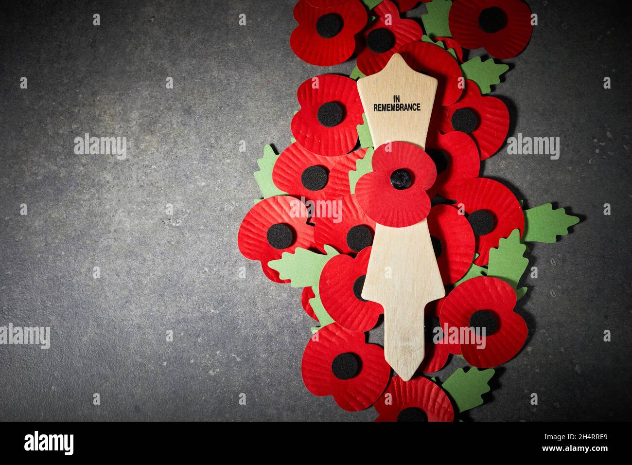 Memorial wooden cross poppy hi-res stock photography and images - Alamy