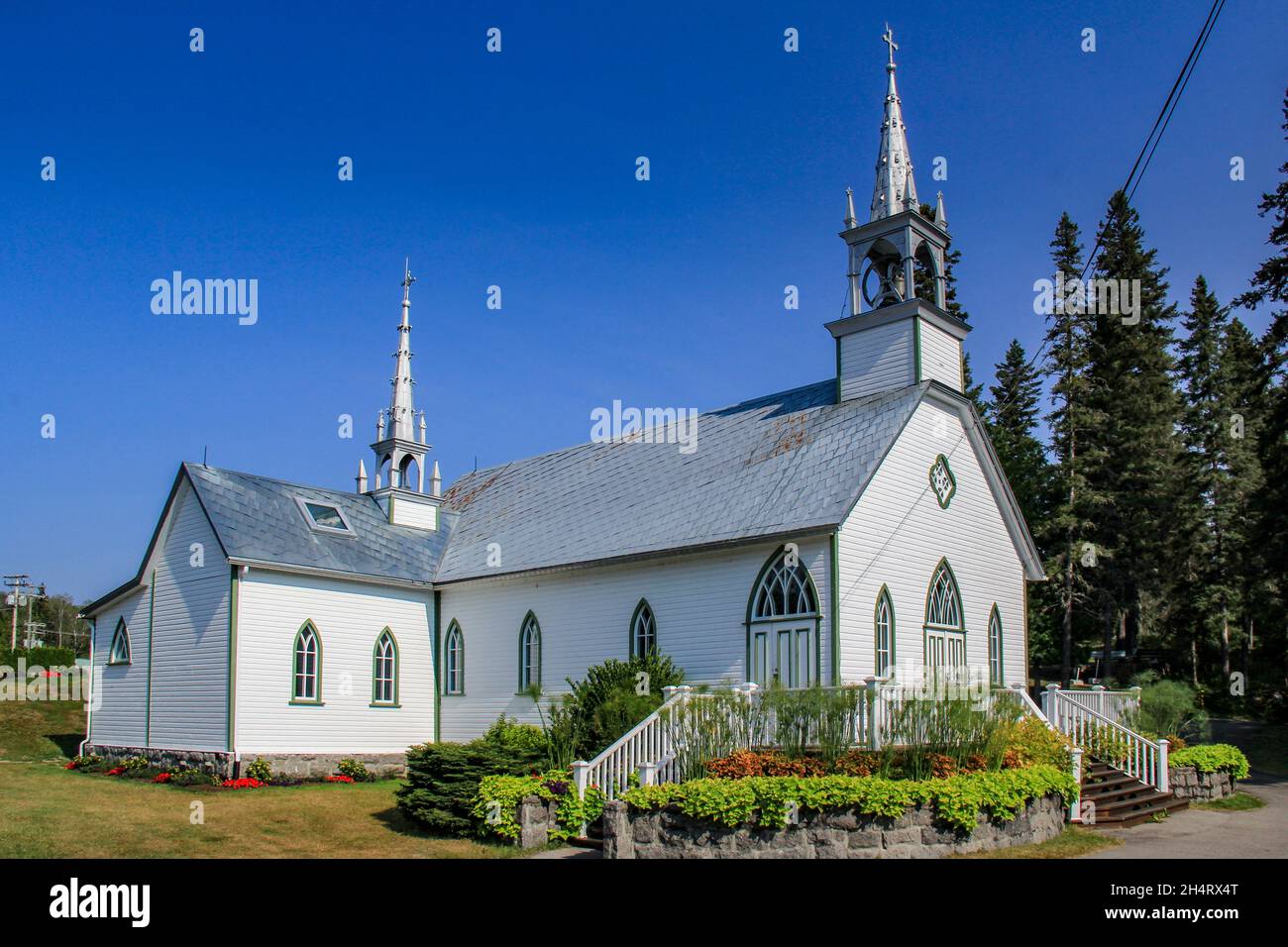 église lac bouchette Stock Photo Alamy