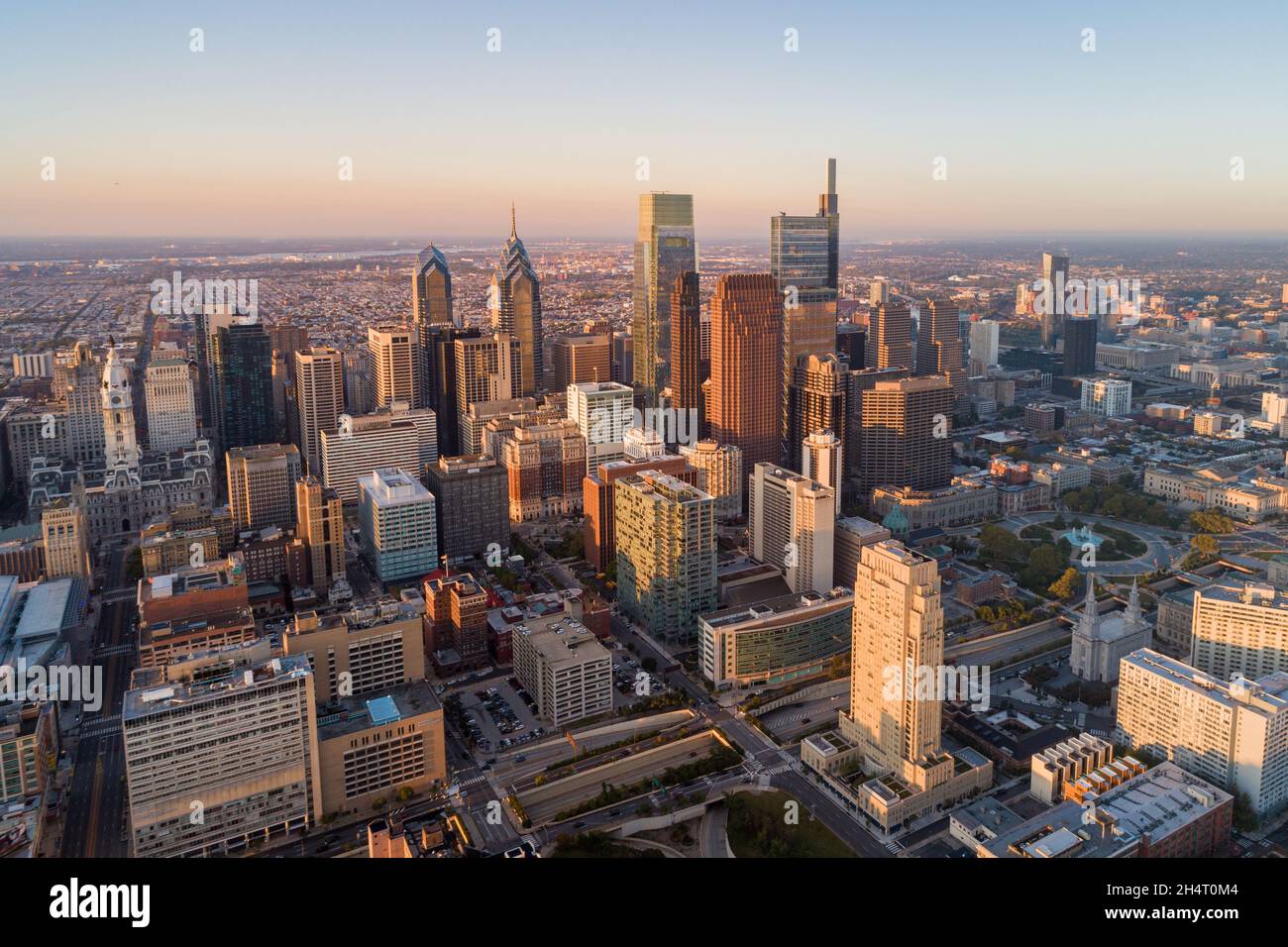 Top View of Downtown Skyline Philadelphia USA. Beautiful Sunset Skyline of  Philadelphia City Center, Pennsylvania. Business Financial District and Sky  Stock Photo - Alamy