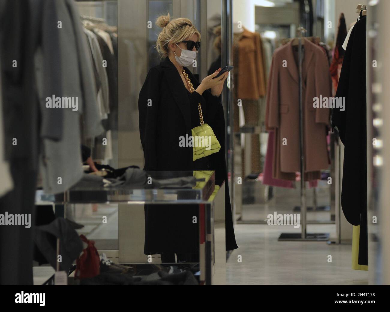 Milan, . 04th Nov, 2021. Milan, 04-11-2021 Wanda Nara, after the definitive  break with her husband Mauro Icardi, has returned to live in Milan,  together with her children. This morning trying to