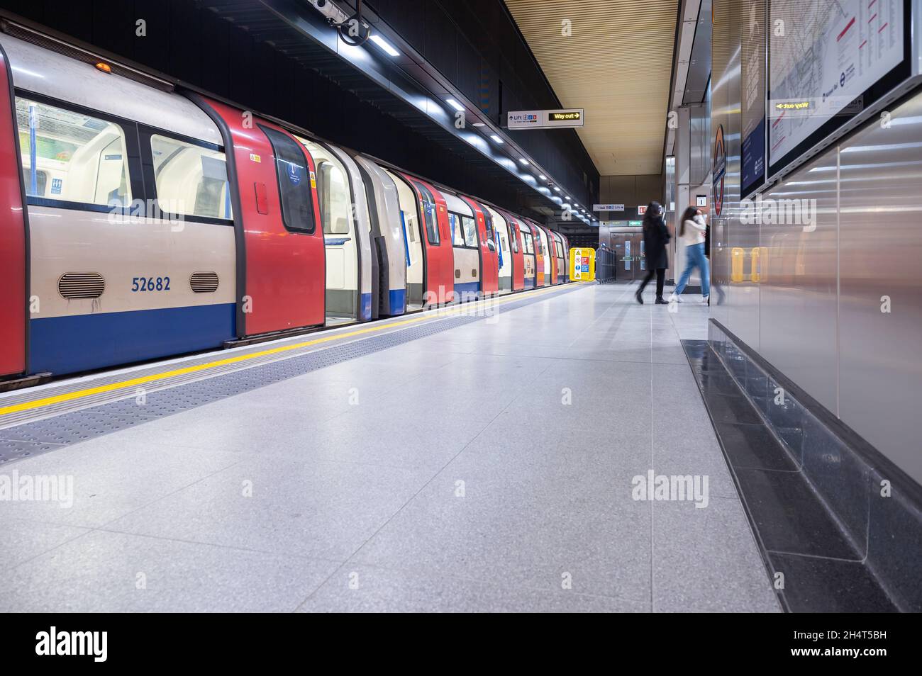 Battersea Power Station Underground Station Stock Photo Alamy