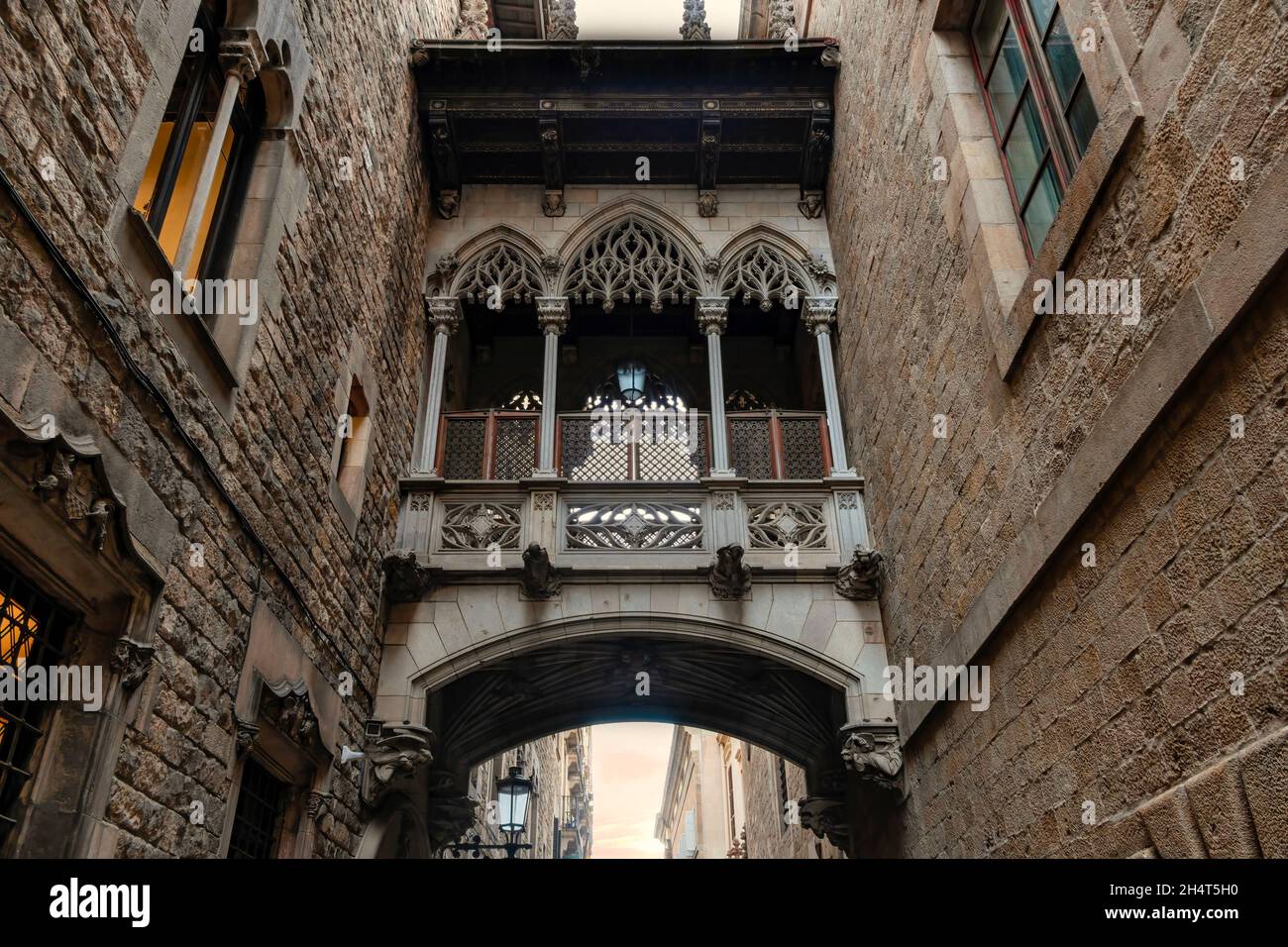 El Pont del Bisbe (Bishop’s Bridge) One of the most photographed sights in Barcelona's Gothic Quarter Stock Photo