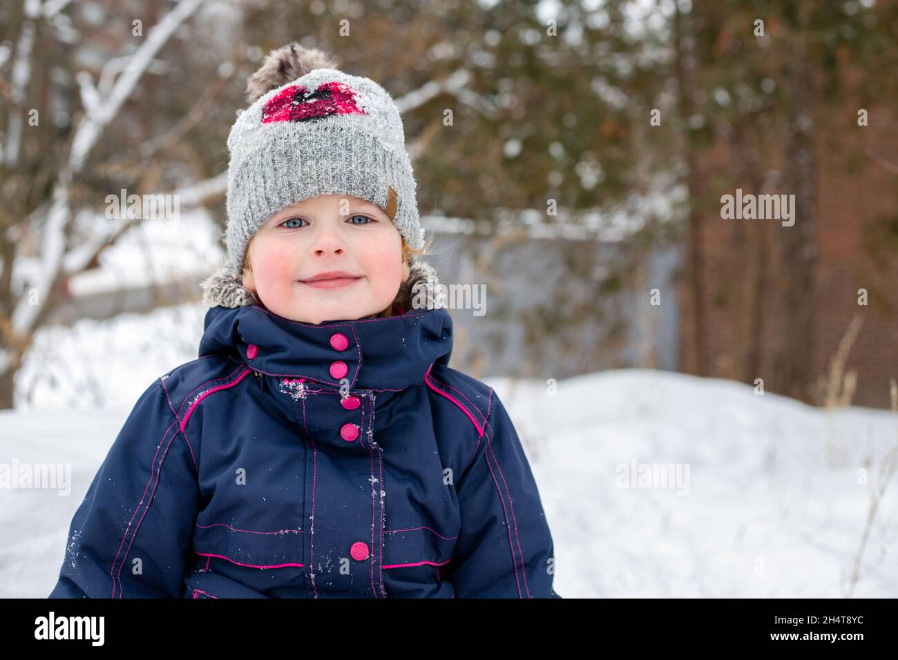 Person wearing clothes too small hi-res stock photography and images ...