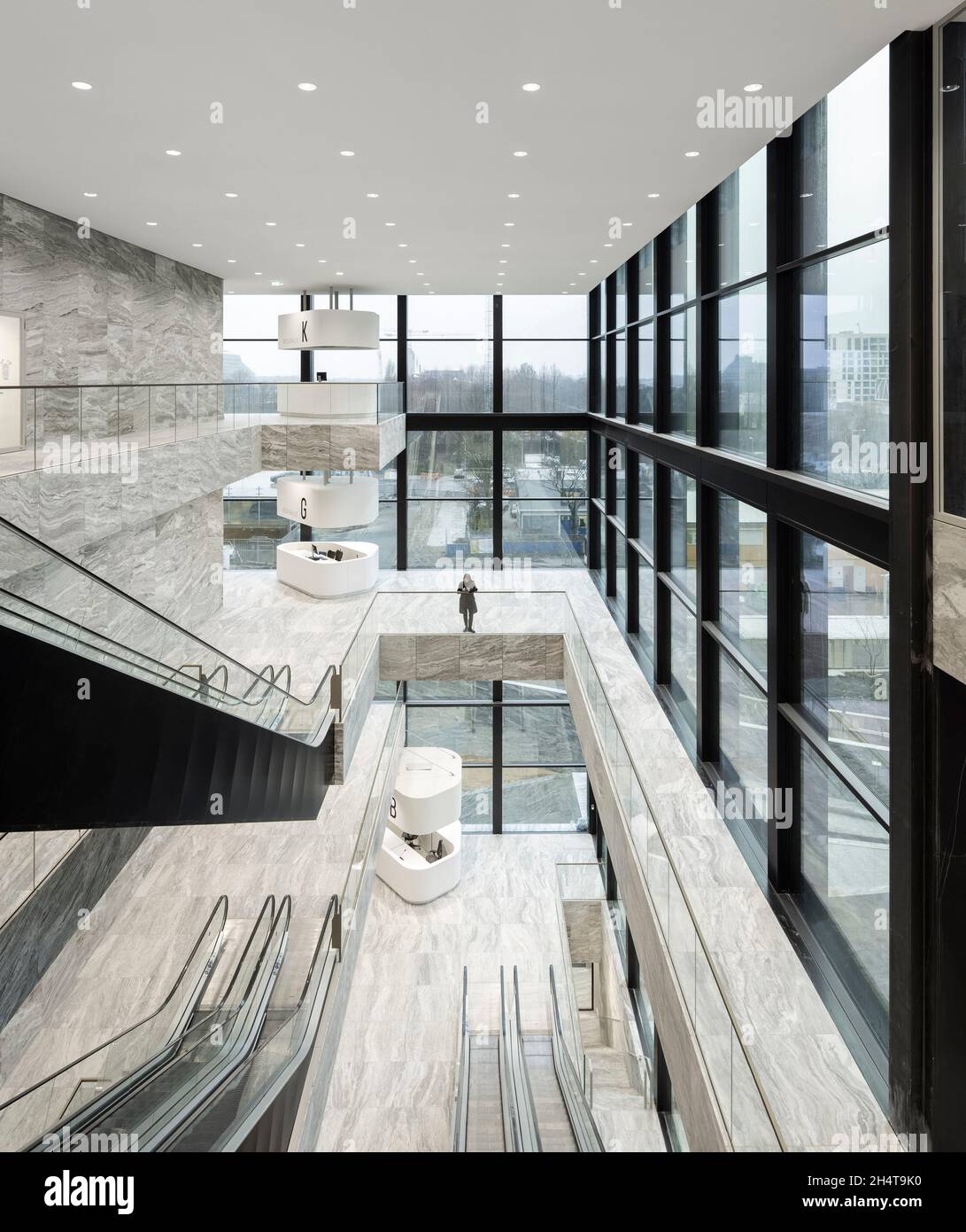 Multi level atrium view with escalators. Courthouse Amsterdam, Amsterdam, Netherlands. Architect: KAAN, 2021. Stock Photo