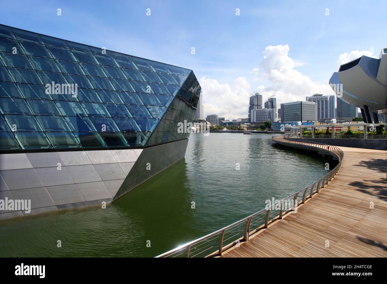 The Louis Vuitton store with modern glass and steel construction at Marina  Bay Sands set in the water of the bay in Singapore Stock Photo - Alamy