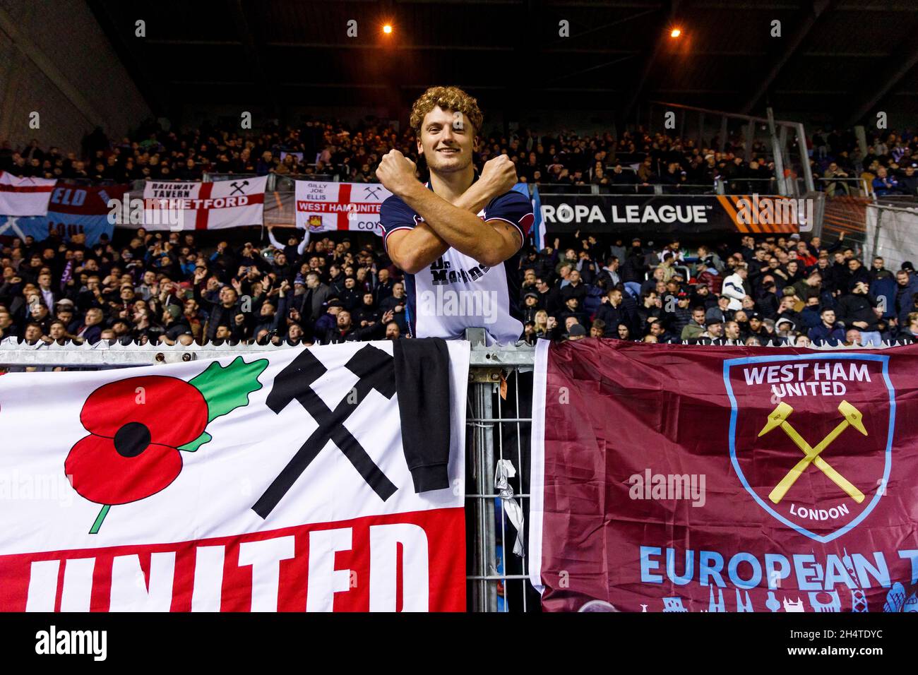 West ham united fan during hi-res stock photography and images - Alamy