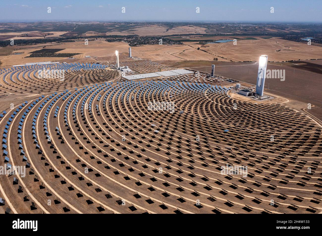 Electric plant. The world's first commercial concentrating solar power towers in la Mayor, near Sevilla, Spain Stock Photo - Alamy