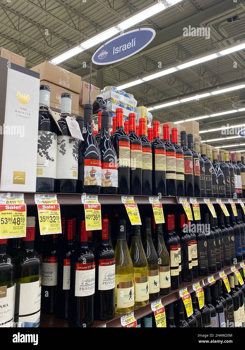 Grocery store wine selection hi res stock photography and images