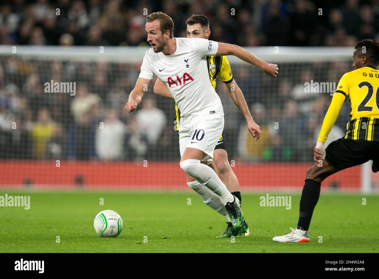 A crowded street in Dhaka, Bangladesh.
