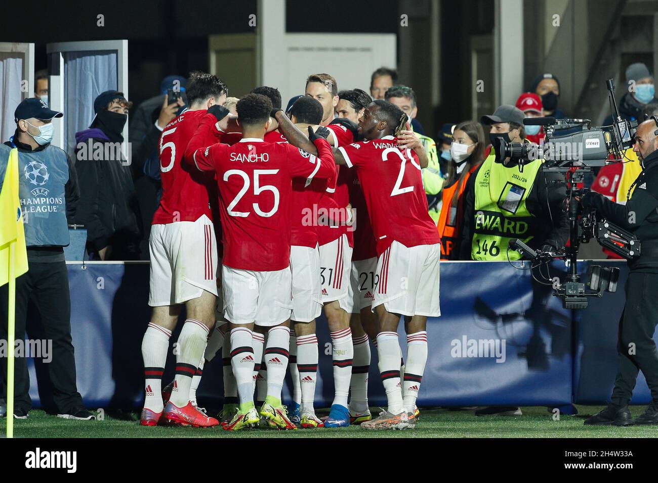 Bergamo, Italy. 02nd Nov, 2021. Italy, Bergamo, nov 2 2021: Cristiano Ronaldo (Manchester United striker) celebrates the 2-2 goal at 90 1' during football match ATALANTA vs MANCHESTER UTD, UCL matchday 4, Gewiss stadium (Photo by Fabrizio Andrea Bertani/Pacific Press) Credit: Pacific Press Media Production Corp./Alamy Live News Stock Photo