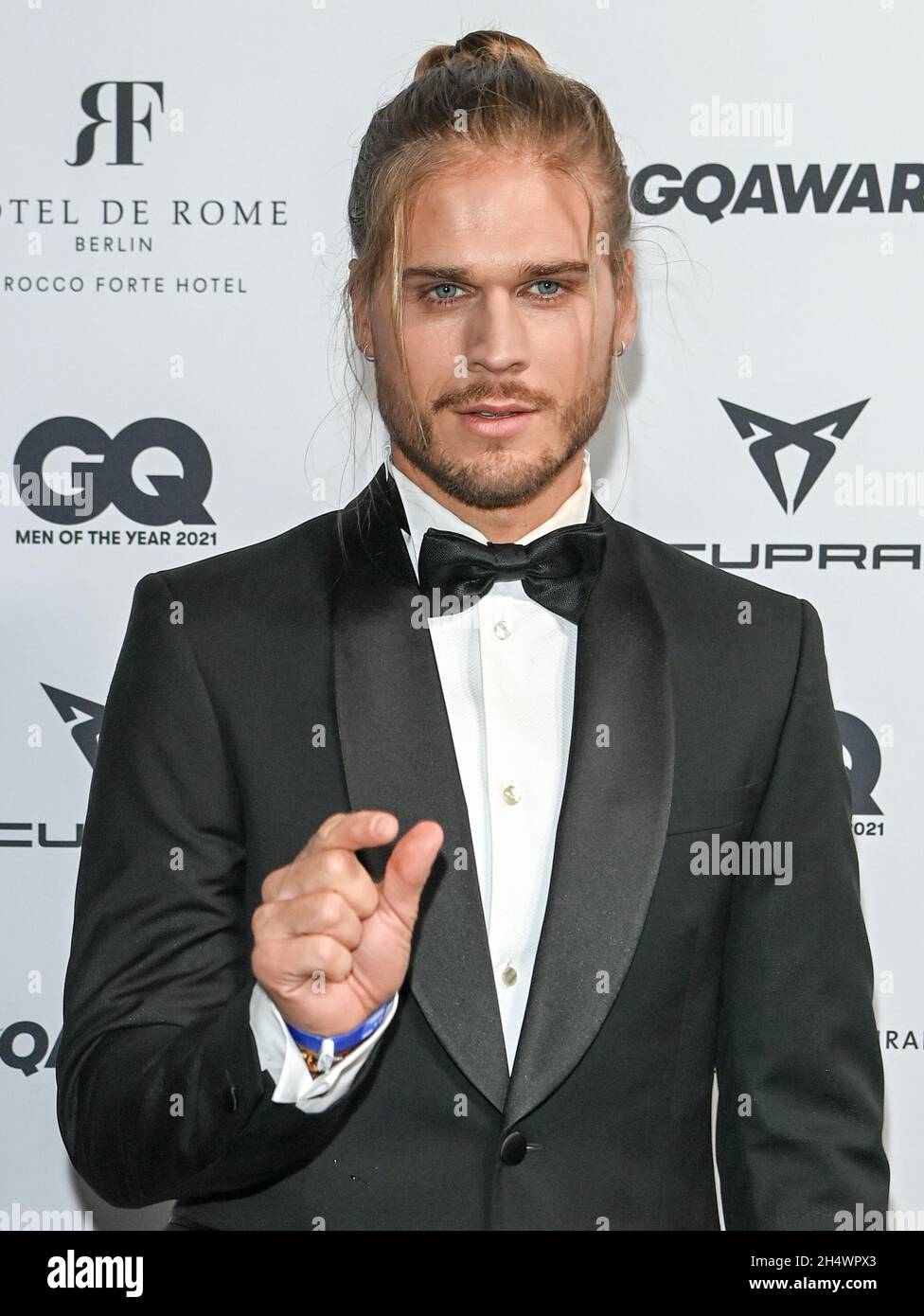 Berlin, Germany. 04th Nov, 2021. Rurik Gislason comes to the gala "GQ Men of the Year 2021" in the Gendarmerie Berlin. The style magazine GQ honors personalities from the international and German show and music business, as well as society, sports, politics, culture and fashion. Credit: Jens Kalaene/dpa-Zentralbild/ZB/dpa/Alamy Live News Stock Photo