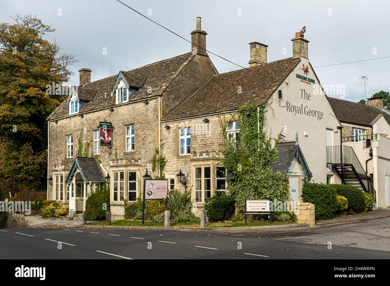 The Royal George Hotel in Birdlip village in the Cotswolds AONB in Gloucestershire, England, UK Stock Photo