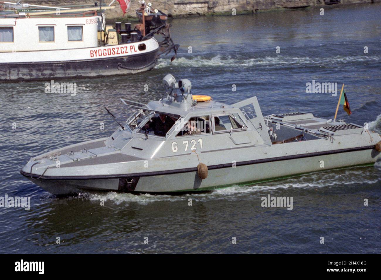Zachtmoedigheid Kluisje engel An East German patrol boat on the river Spree in Berlin, summer 1989 Stock Photo - Alamy Zachtmoedigheid Kluisje engel An East German patrol boat on the river Spree in Berlin, summer 1989 Stock Photo - Alamy