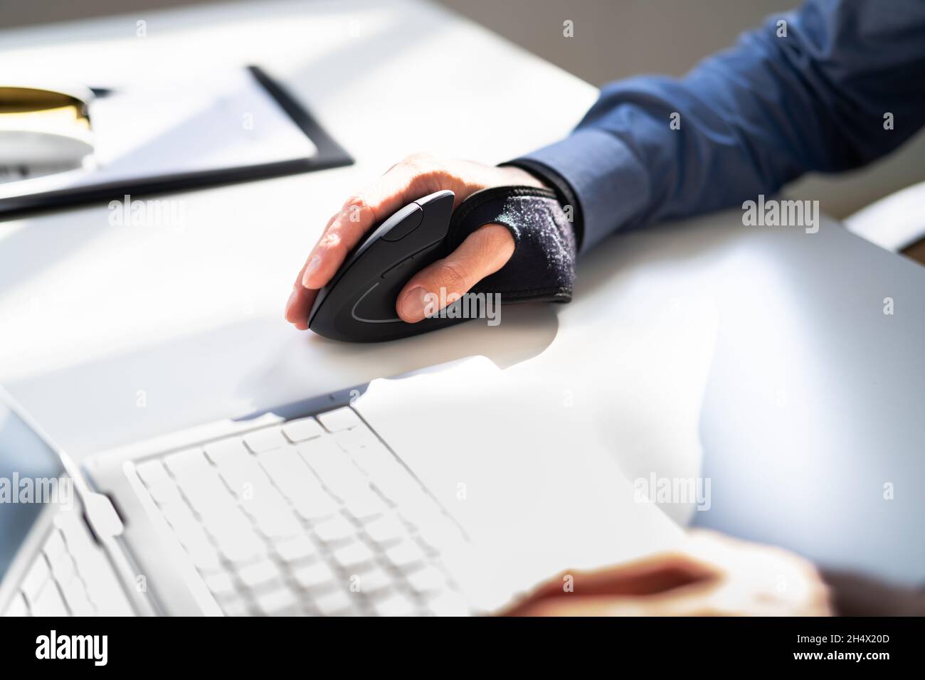 Vertical Ergonomic Optical Mouse For Carpal Tunnel Syndrome Prevention  Stock Photo - Alamy