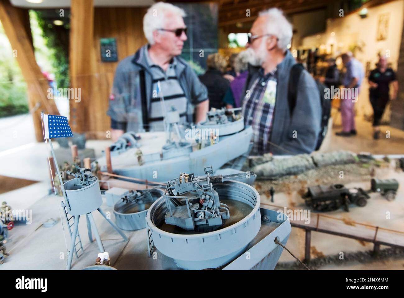 People discussing a diorama exhibit commemorating the 29th Infantry Division embarking from Trebah Garden Polgwidden Beach for the D-Day landings in W Stock Photo