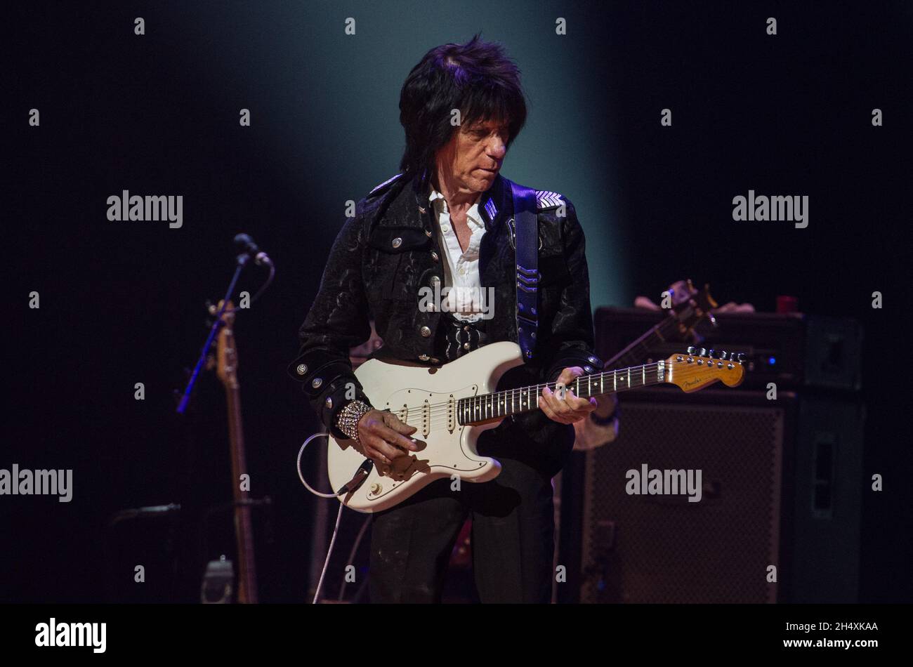 Jeff Beck live on stage on at the Symphony Hall, Birmingham Stock Photo