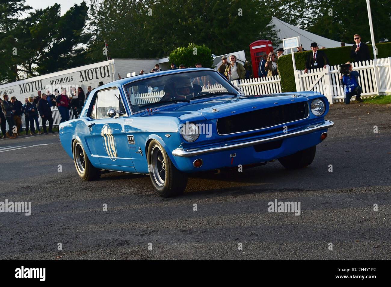 David Gooding, Alex Brundle, Ford Mustang, Pierpoint Cup, V8 powered saloon cars that raced up to 1966, Goodwood 78th Members Meeting, Goodwood Motor Stock Photo