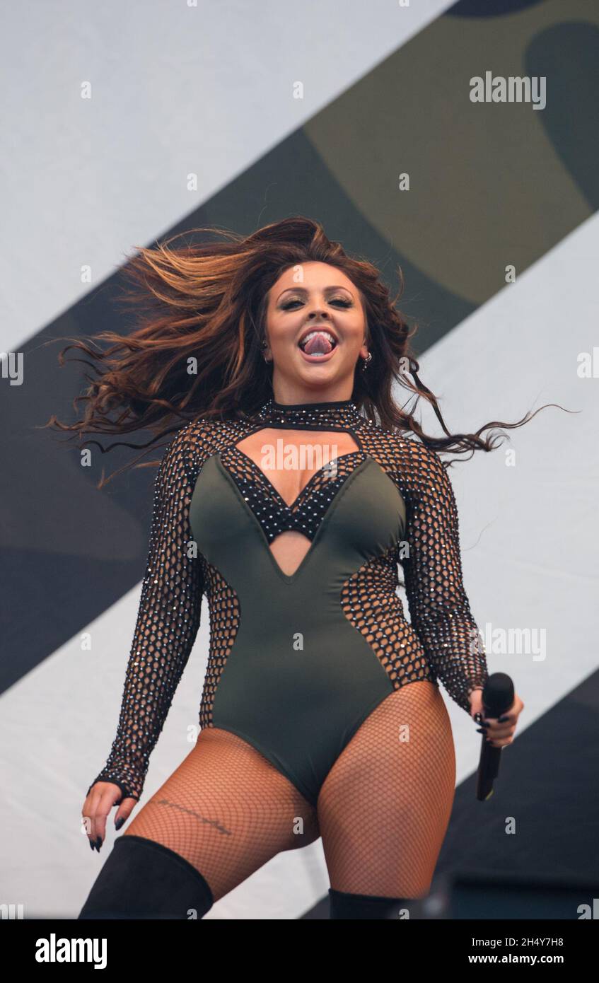 A Gigi Hadid no Festival de Cannes, a usar um vestido Zac Posen feito à  medida, parecido com o vestido da Bella Hadid : r/Fauxmoi, image size:847x1390