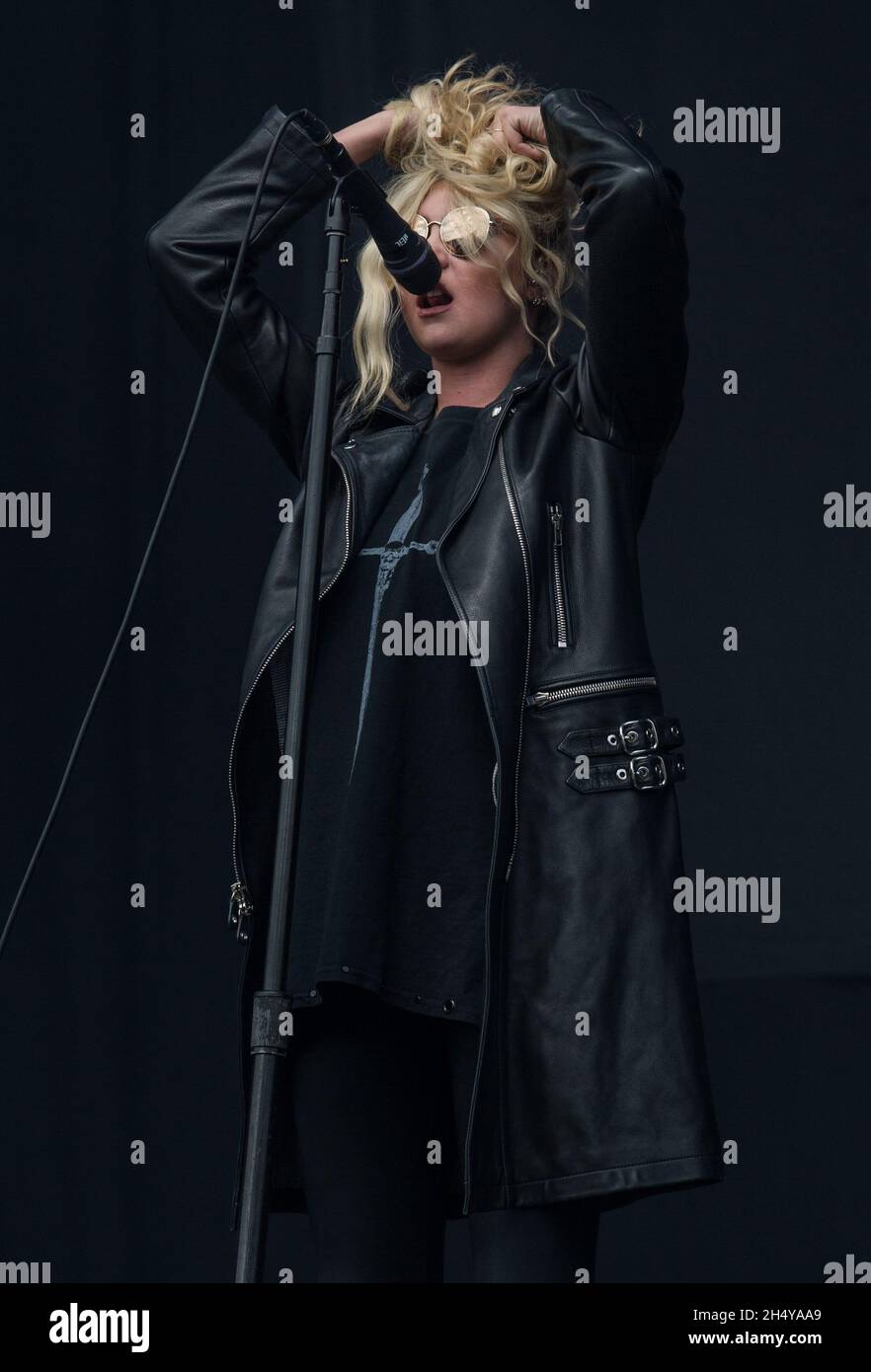 Taylor Momsen of The Pretty Reckless performing live on stage on day 3 of Leeds Festival a Bramham Park, UK. Picture date: Sunday 27 August, 2017. Photo credit: Katja Ogrin/ EMPICS Entertainment. Stock Photo