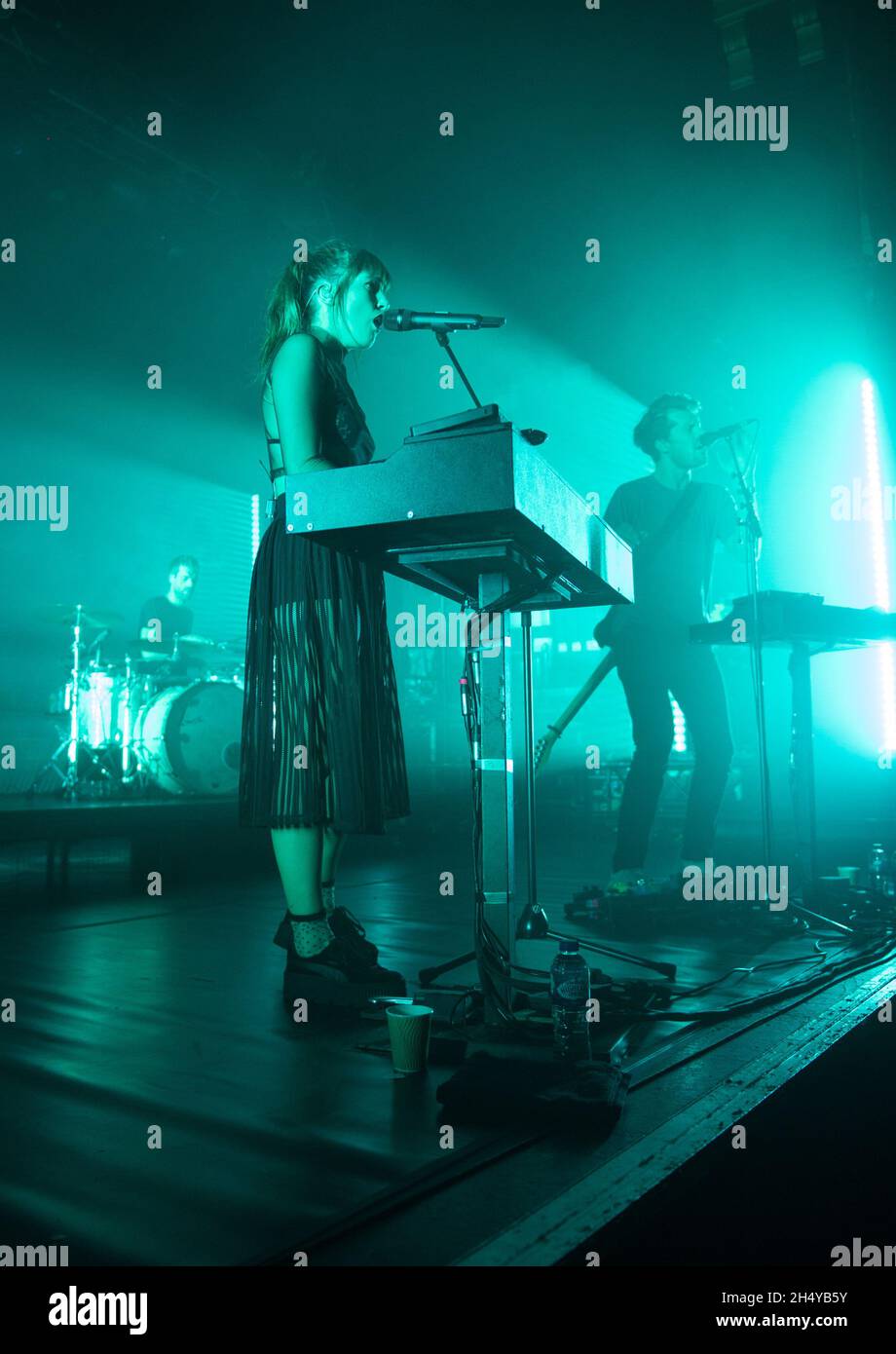 Josephine Vander Gucht and Anthony West of Oh Wonder performing live on stage a The O2 Institute in Birmingham, UK. Picture date: Saturday 04 November, 2017. Photo credit: Katja Ogrin/ EMPICS Entertainment. Stock Photo