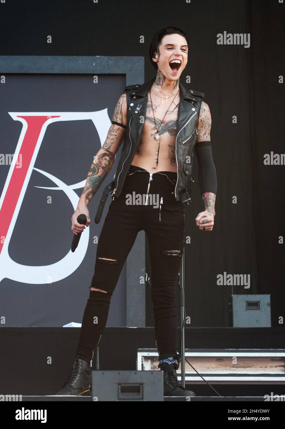 Andy biersack hi-res stock photography and images - Alamy